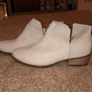 Seychelles // Light grey ankle boots